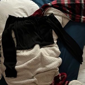 Black long sleeve crop top